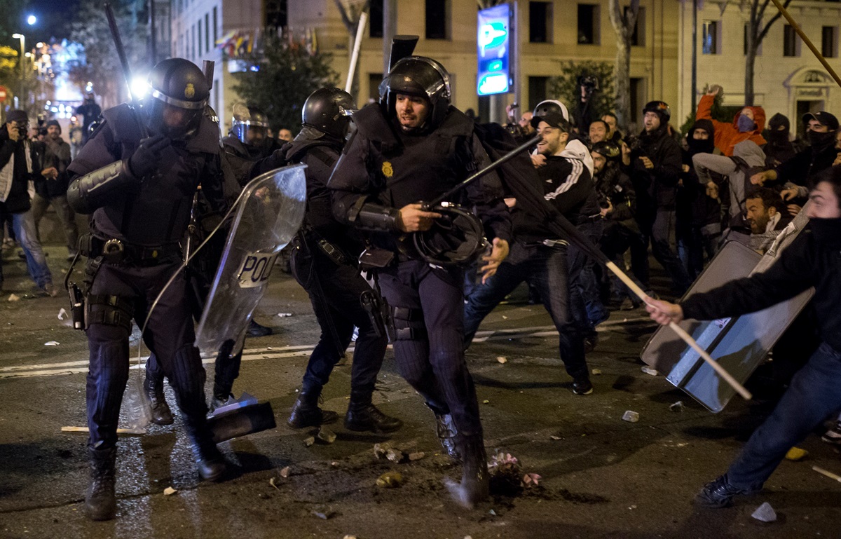 В столкновениях манифестантов с полицией в Мадриде ранен 81 человек