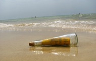 В Чили подросток на берегу океана нашел бутылку с посланием