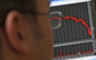 Рынок акций РФ начал торги снижением индексов