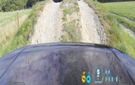 Land Rover создал технологию, позволяющую видеть дорогу под капотом