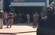 Активисты Майдана штурмуют здание прокуратуры