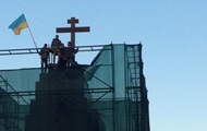 На место Ленина в Харькове установили крест