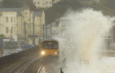 У Британії сотні будинків опинилися під загрозою затоплення через повінь