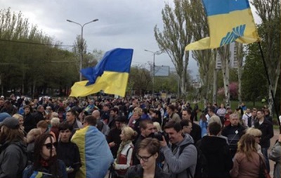 В Донецке взяли в заложники семь участников проукраинского митинга - СМИ 