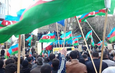 Баку: тысячи протестовали против девальвации маната