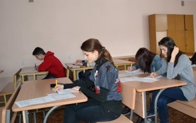 Российские школьники массово переводятся в Крым