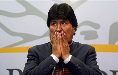 Полицейские обстреляли автомобиль президента Боливии