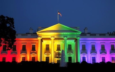 Белый дом в США осветили цветами ЛГБТ-движения