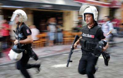 Подрыв автобуса в Турции: погибли 11 полицейских