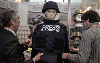 Гусар-ТВ. В России разработали бронежилет для журналистов