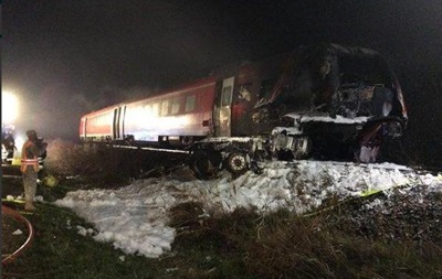 В Германии поезд врезался в грузовик, есть погибшие