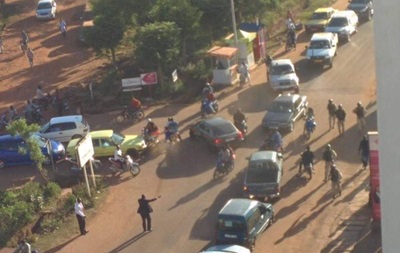 Атака в отеле Мали: СМИ сообщают о девяти погибших