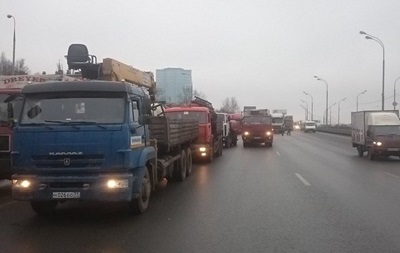 Российские дальнобойщики начали новую забастовку