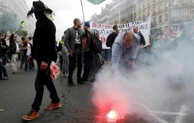 Французская полиция разрешила демонстрации профсоюзов