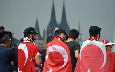 В Кельне стартовали акции противников и сторонников политики Эрдогана
