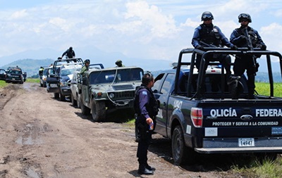 В Мексике бандиты захватили и несколько часов грабили поселок 
