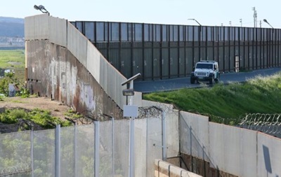 Трамп грозит отменить визит лидера Мексики из-за стены