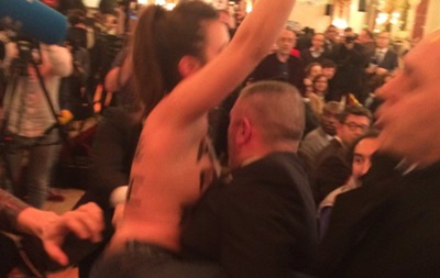 Активистка Femen пыталась сорвать выступление Марин Ле Пен