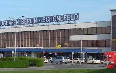 Берлинский аэропорт закрыли после распыления газа