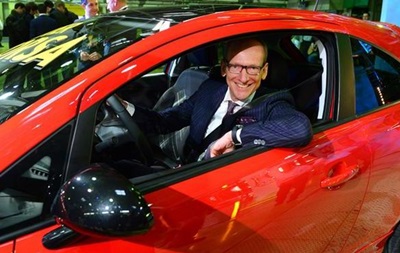 Карл-Томас Нойман объявил своим преемником Opel Михаэля Лошеллера