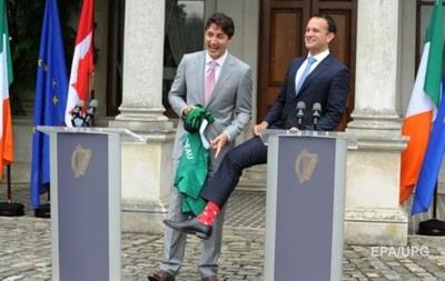 Ирландский премьер встретил Трюдо в  канадских  носках