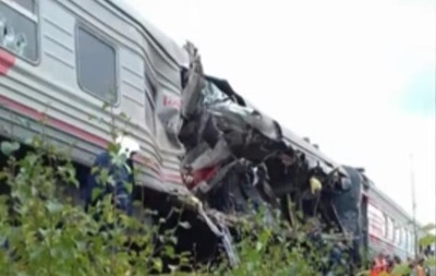 В России грузовик врезался в поезд: 17 пострадавших