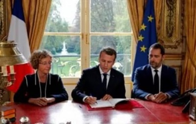 Макрон подписал трудовую реформу, против которой протестовали французы