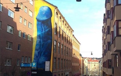 В центре Стокгольма появился пятиэтажный синий пенис