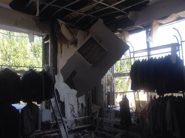 В центре Донецка в здании универмага прогремел взрыв.
