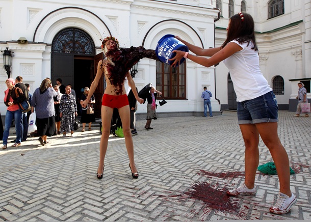   Femen  -   