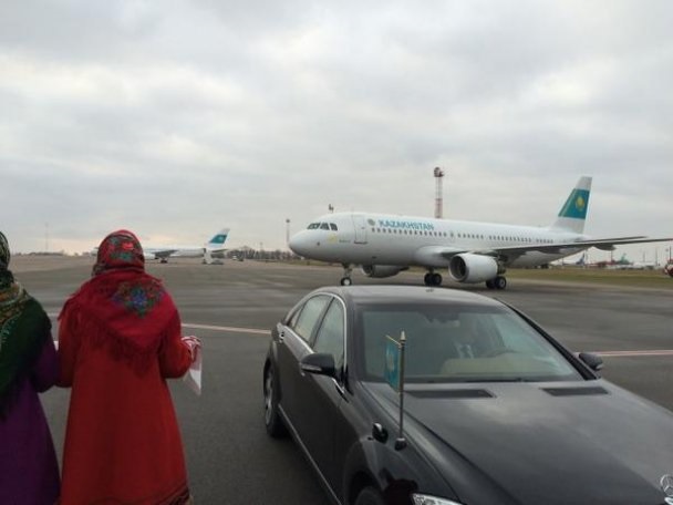 Назарбаев прибыл в Киев 1 Назарбаев прибыл в Киев