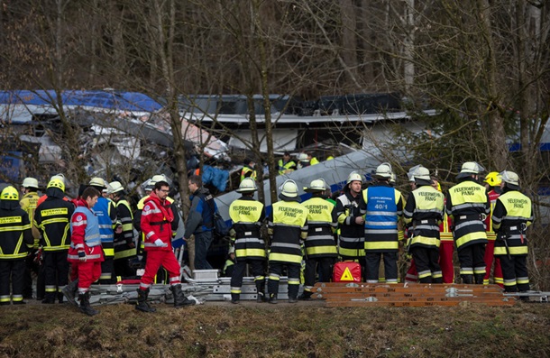Ж/д авария в Германии: число жертв растет