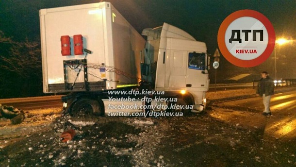 Многочисленные аварии произошли в Киеве из-за гололёда Многочисленные аварии произошли в Киеве из-за гололёда