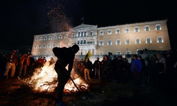 В Афинах развернулись массовые протесты аграриев В Афинах развернулись массовые протесты аграриев
