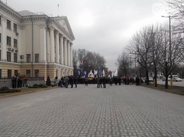 В Запорожье по решению горсовета демонтируют три советских памятника В Запорожье по решению горсовета демонтируют три советских памятника