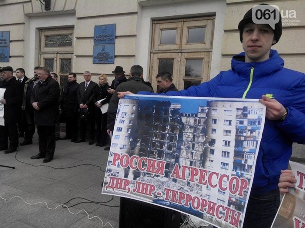 В Запорожье по решению горсовета демонтируют три советских памятника В Запорожье по решению горсовета демонтируют три советских памятника