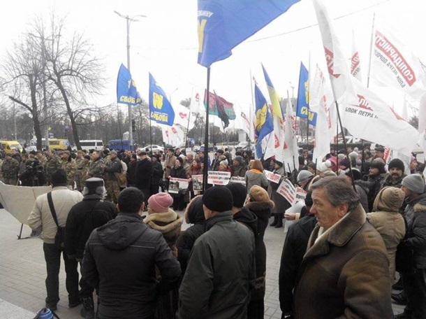 В Запорожье по решению горсовета демонтируют три советских памятника В Запорожье по решению горсовета демонтируют три советских памятника