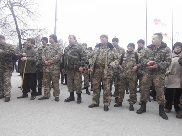 В Запорожье по решению горсовета демонтируют три советских памятника В Запорожье по решению горсовета демонтируют три советских памятника