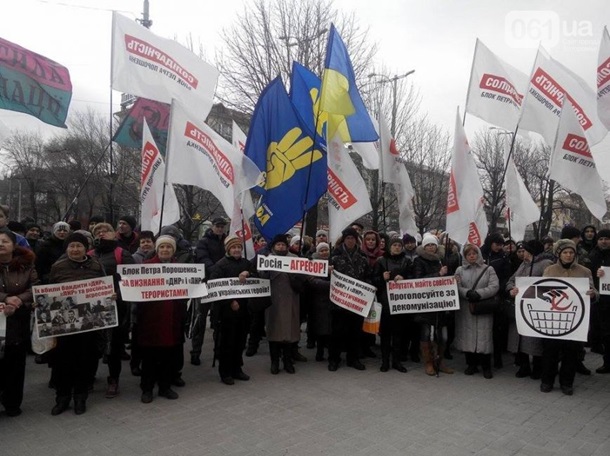 В Запорожье по решению горсовета демонтируют три советских памятника В Запорожье по решению горсовета демонтируют три советских памятника