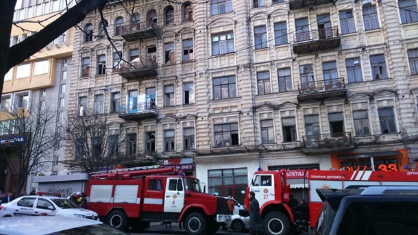 Блокада Интера и обвал дома в Киеве: фото дня