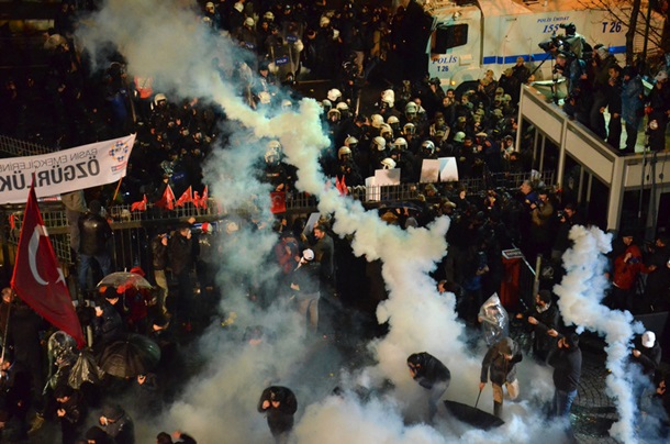 Митинг в Турции: полиция применила силу