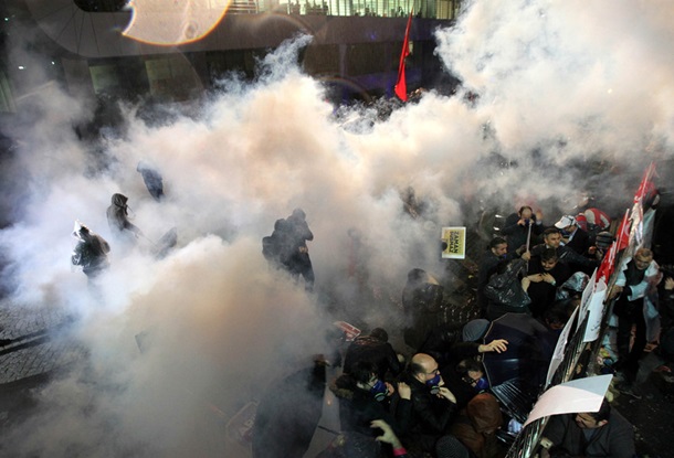 В Стамбуле полиция разогнала сторонников газеты