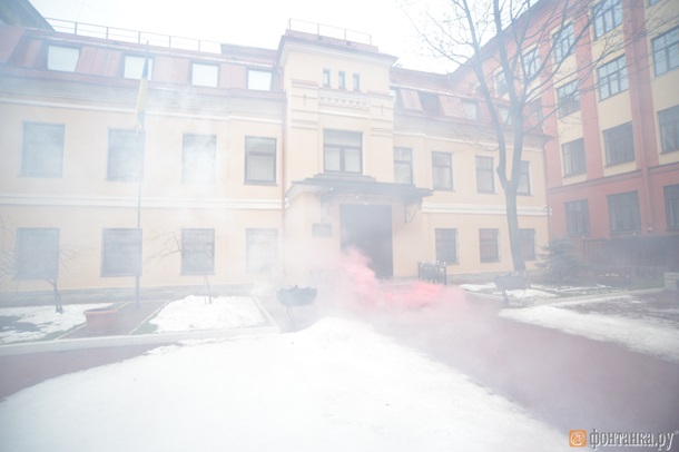 В Санкт-Петербурге атаковали консульство Украины