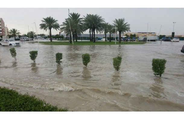 Дожди затопили Дубаи и Абу-Даби