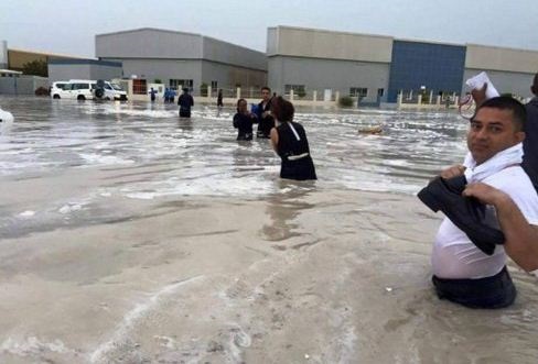 Дожди затопили Дубаи и Абу-Даби