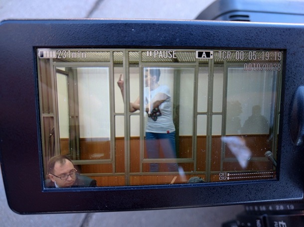 Выходка Парасюка и жест Савченко судьям: фото дня
