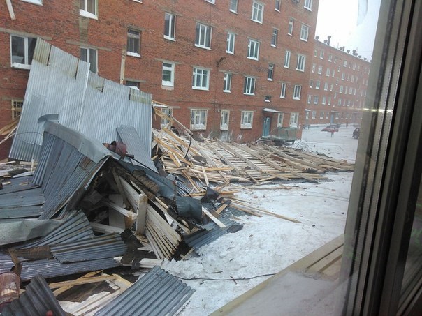 В России ураган снес крышу пятиэтажки