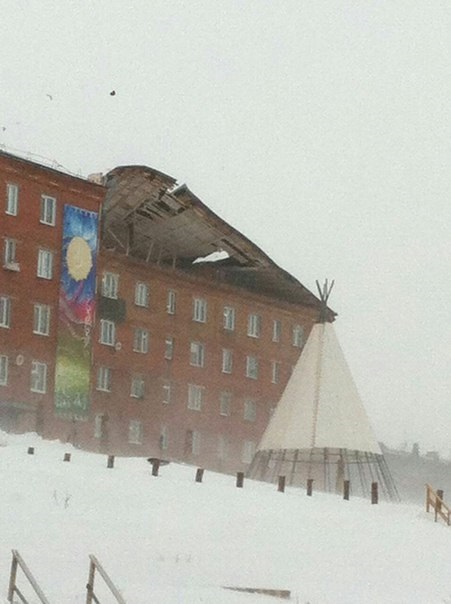 В России ураган снес крышу пятиэтажки