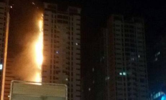 В ОАЭ вновь загорелся жилой небоскреб