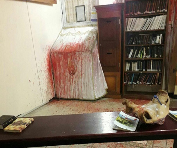 Луценко взял под собственный контроль осквернение синагоги в Умани